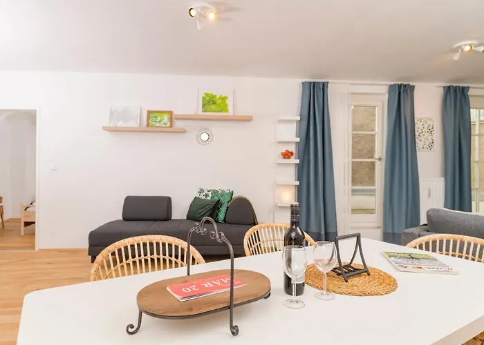 Zum Grazer Uhrturm Graz