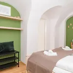 Zum Grazer Uhrturm Грац