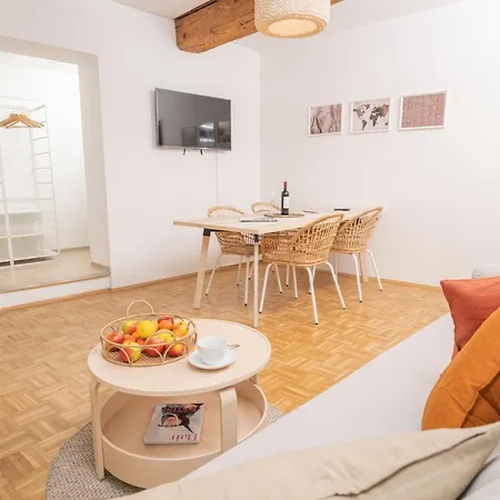 Zum Grazer Uhrturm *