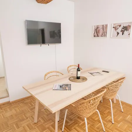 Zum Grazer Uhrturm Štýrský Hradec