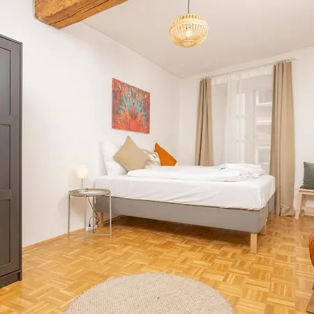 Zum Grazer Uhrturm *