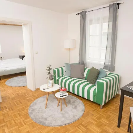 Zum Grazer Uhrturm Apartamento *