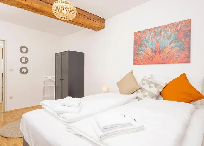 Zum Grazer Uhrturm * Грац