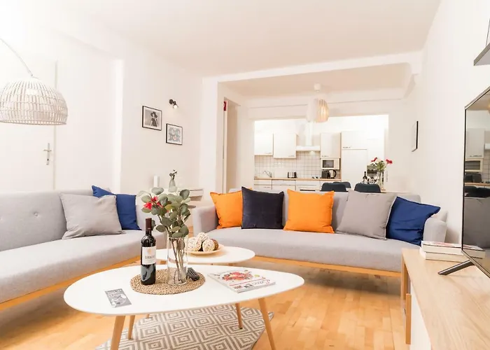 Zum Grazer Uhrturm Грац