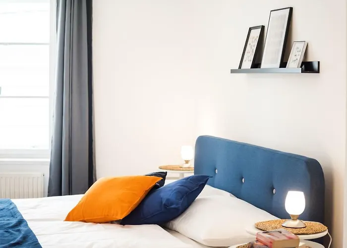 Zum Grazer Uhrturm Грац