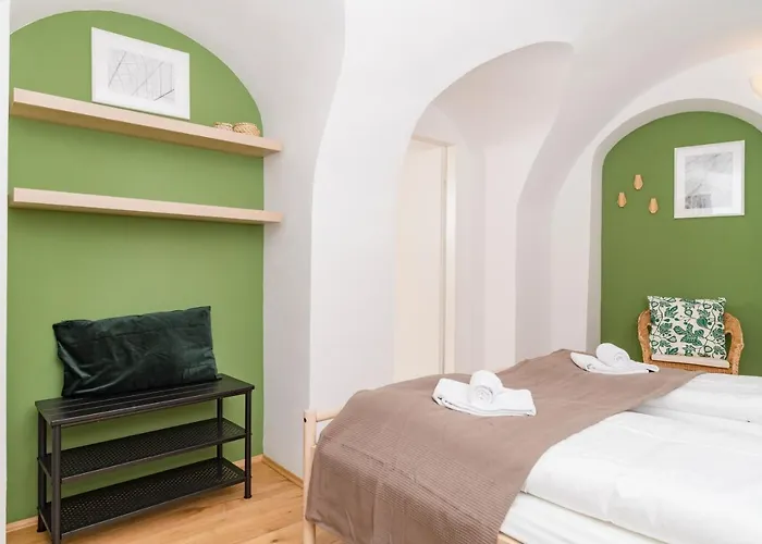 Zum Grazer Uhrturm Грац