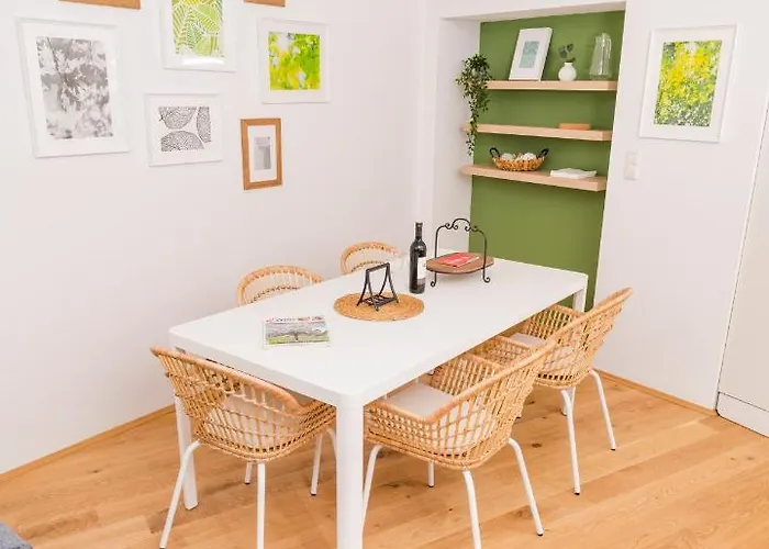 Zum Grazer Uhrturm Грац